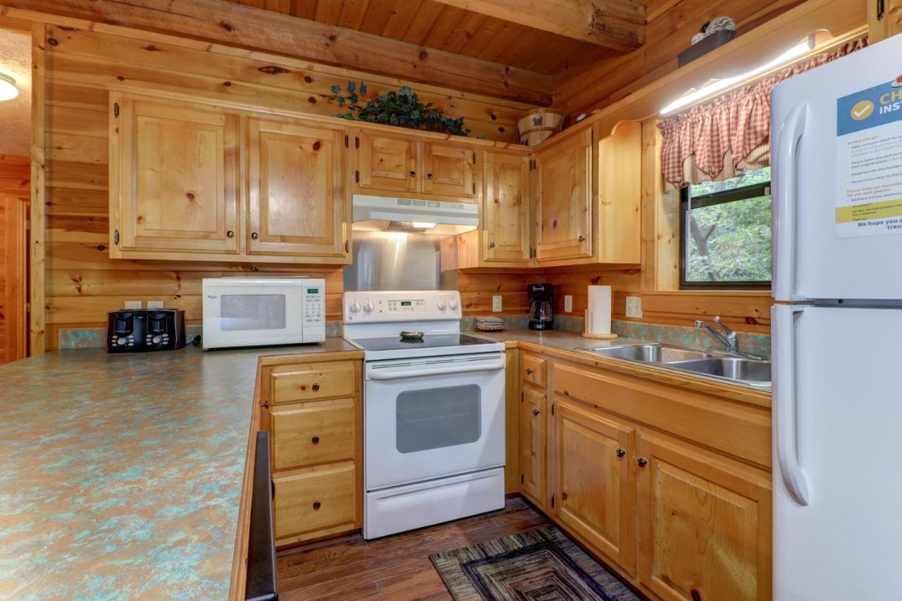Friendly Bear Cabin Pigeon Forge Exterior photo